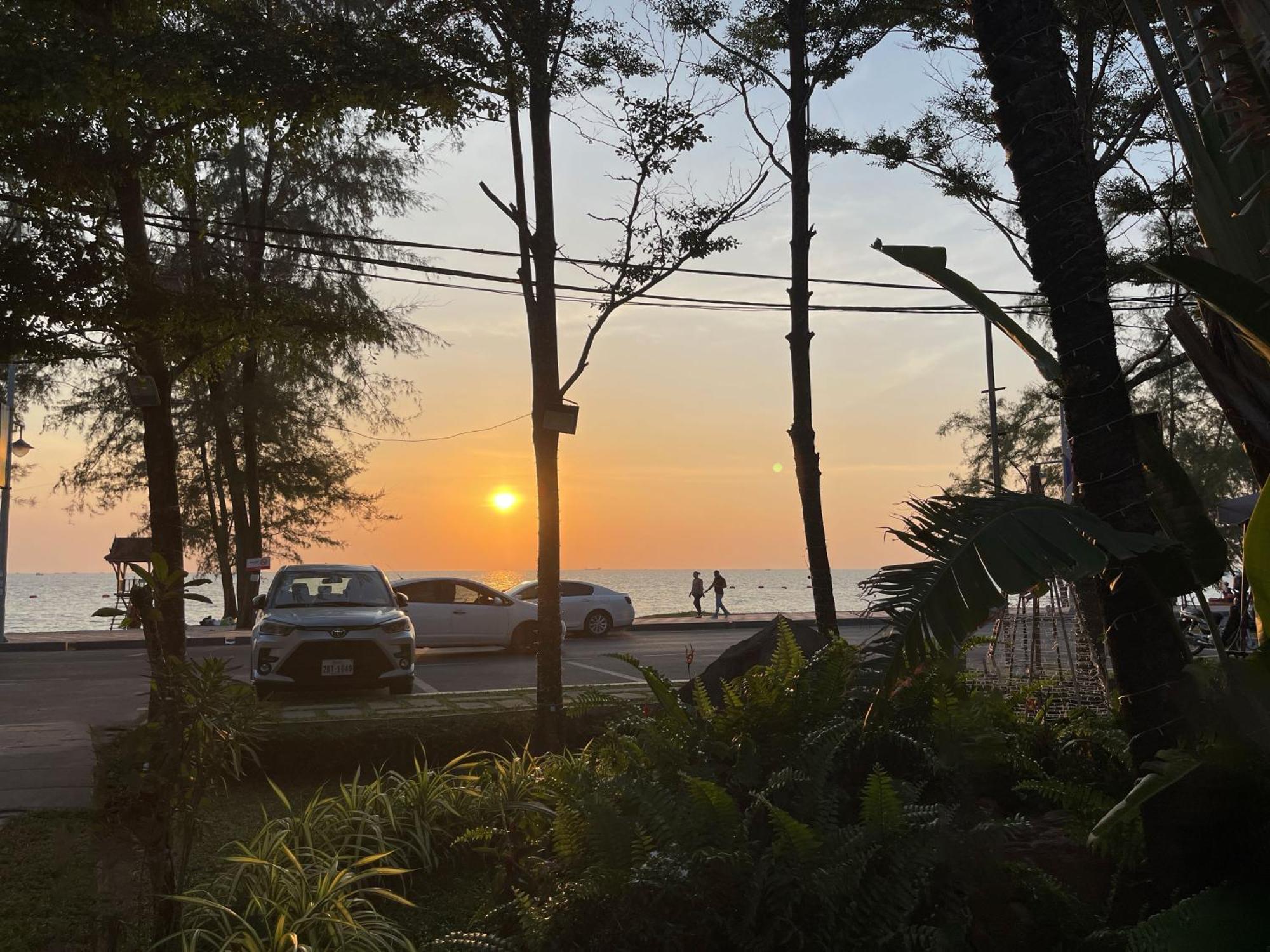 Sea Breeze Resort Sihanoukville Exteriör bild